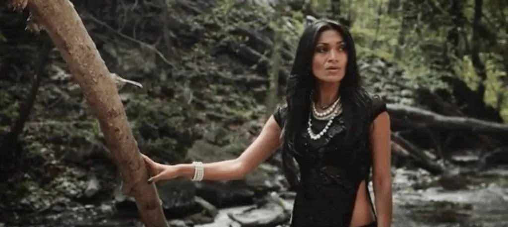 Video: Ashley Martinez (@AshleyMMusic) - Dead Roses 1