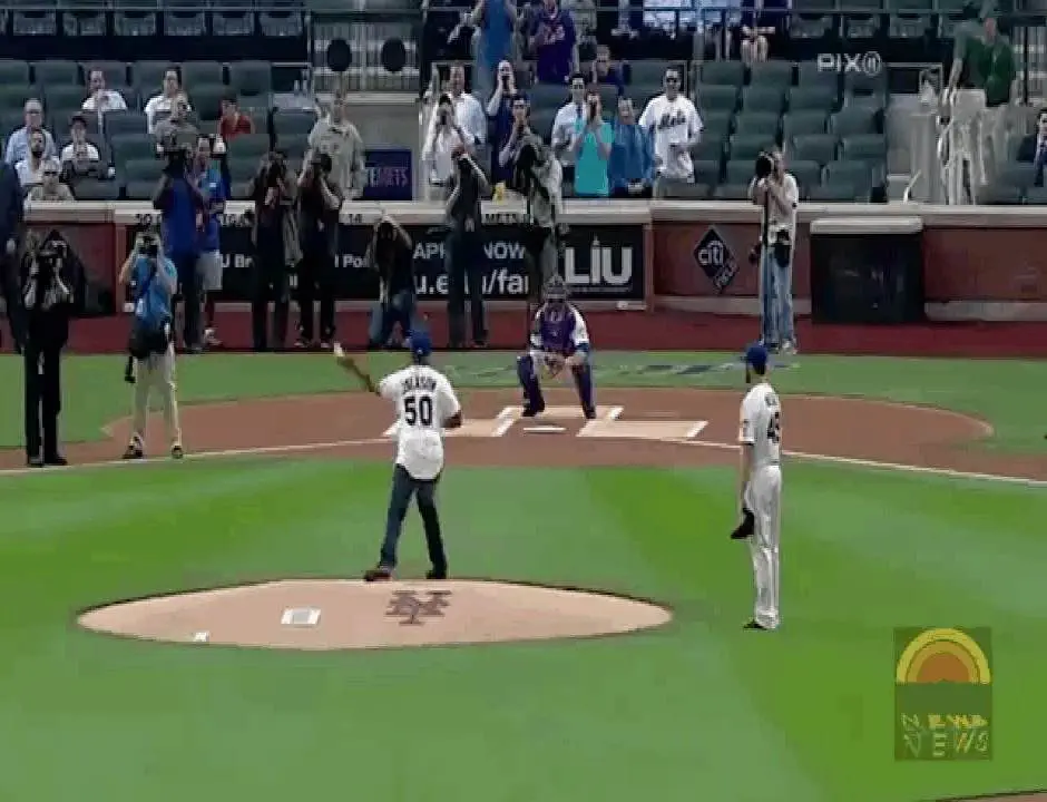 Video: @50Cent Throws Wack Pitch @ New York Mets Game