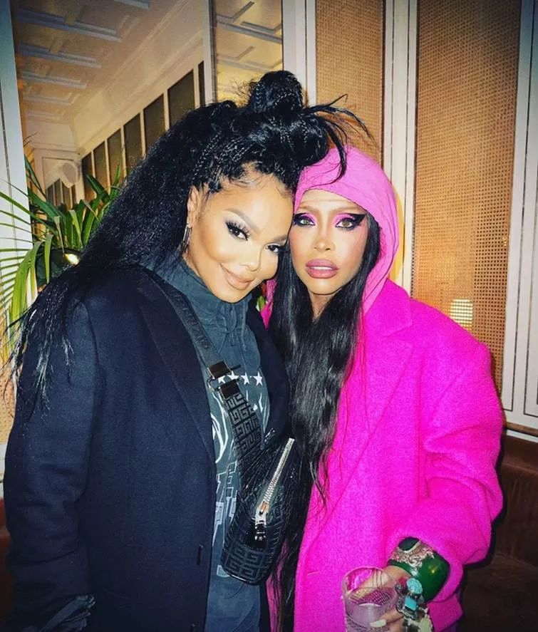 Janet jackson & erykah badu in paris on october 2nd, 2022 [press photo]