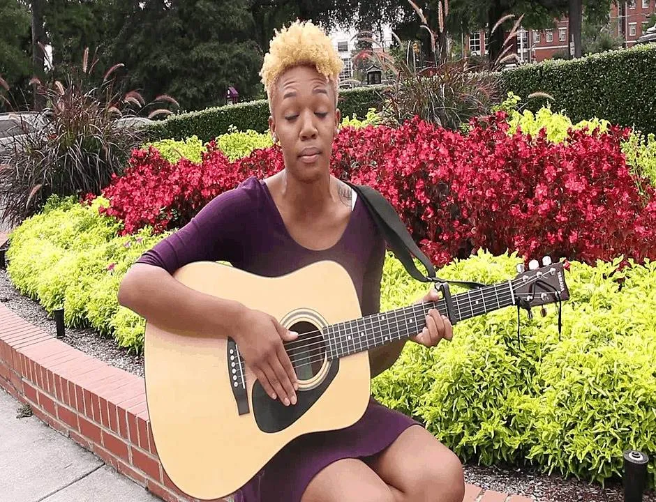 Video: @J_Safina Sings 'The Noodle Song'