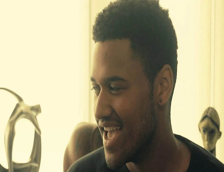 Video: Singer Latir (@LatirMusic) Performs His Track 'Grey Skies' On @DropoutUK's '#DropoutLive'