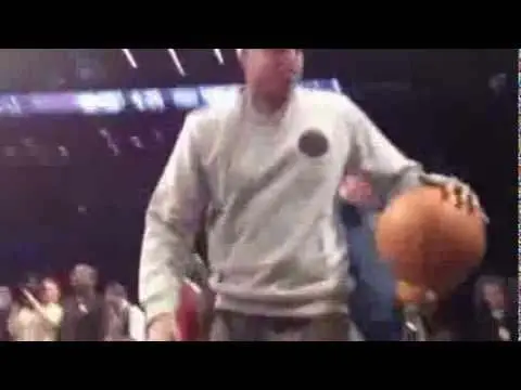 Jay-Z dribbling before the game
