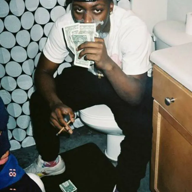 Video: @UnoTheActivist Talks Upcoming Music + Facetiming Fans w/@HipHopsRevival (@JMoney1041)