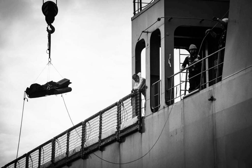 Italian authorities at the Mediterranean sea saving African immigrants on November 7, 2017 [Press Photo]